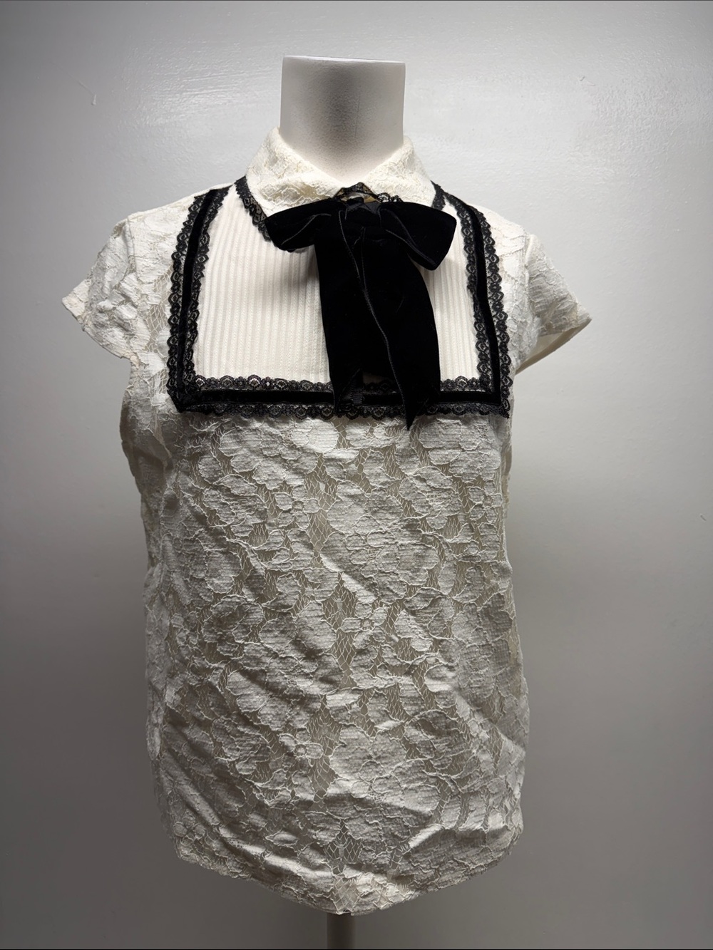 Alice + Olivia Venetta Shirt Lace Pintuck Bow Cap Sleeve Top Collar White Size 6 - Picture 2 of 9